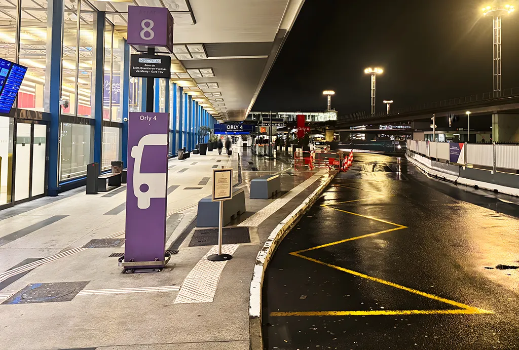 Véhicule léger Terminal 4 Aéroport Orly